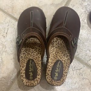 girls clogs, size 3.5